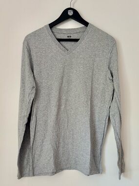Uniqlo Light Gray V-Neck Long Sleeve Shirt